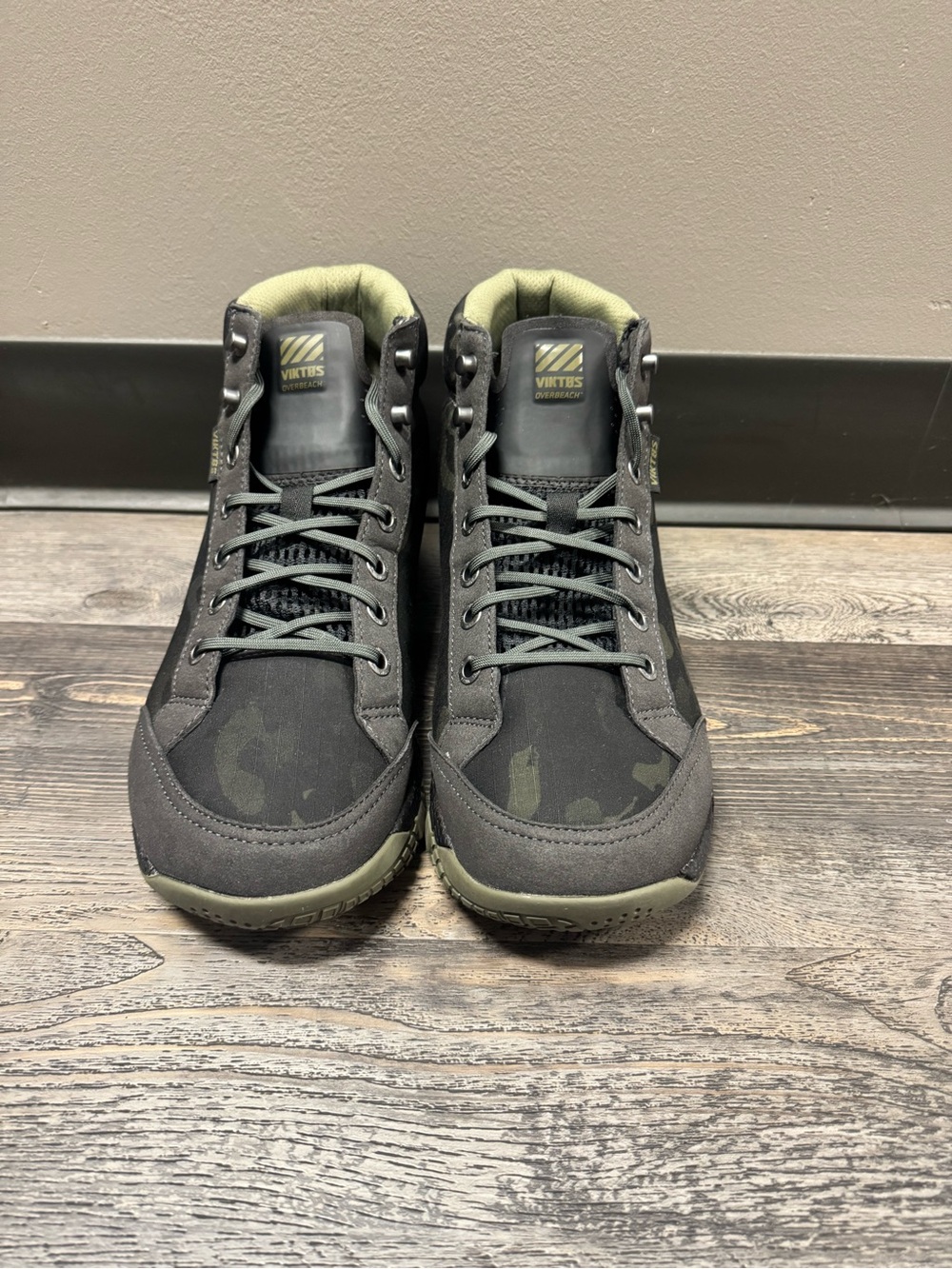 Men’s size 11.5 Viktos Overbeach ATV mid